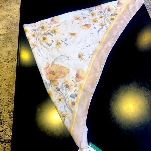 Brand new floral scarf from H&M. NEVER WORN! - Picture 1 of 3
